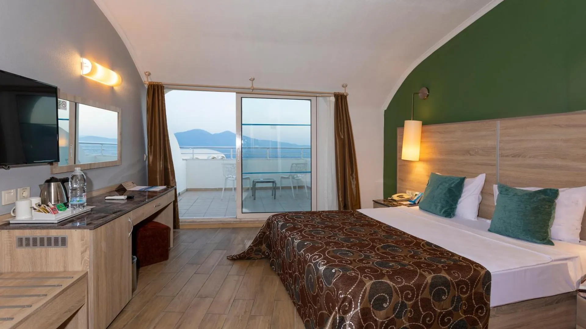 Sealight Resort Hotel Кушадасы